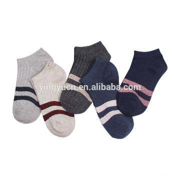 2019 Moda no atacado masculino colorido listrado Hot Sale Tripal Socks Winter